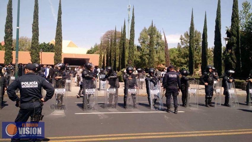 Inicia prueba educativa a profesores de Michoacan.