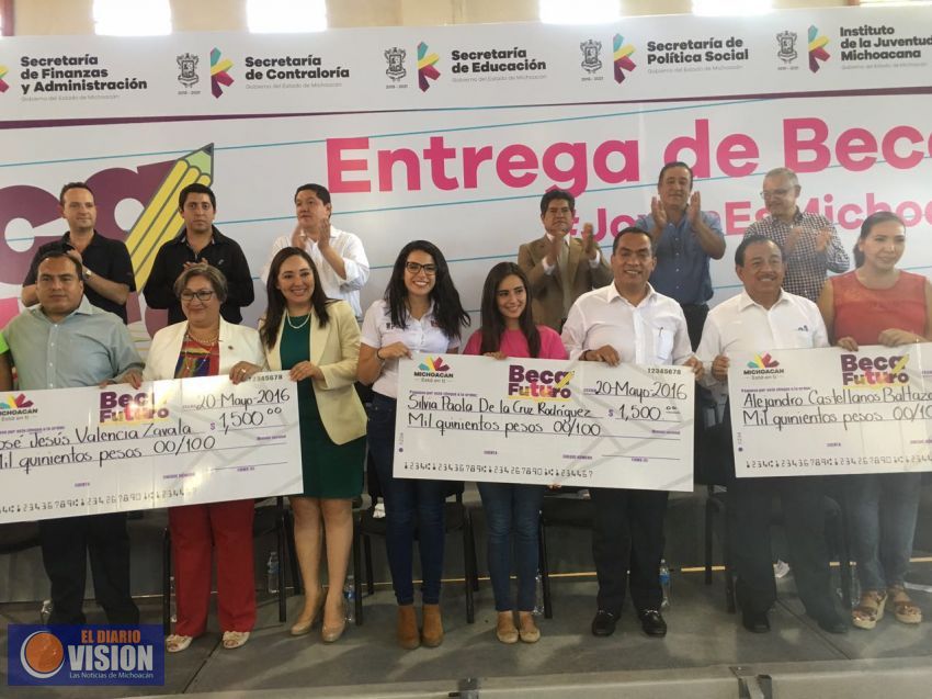 Los jóvenes, el activo más importante de Michoacán: Adrián López Solís