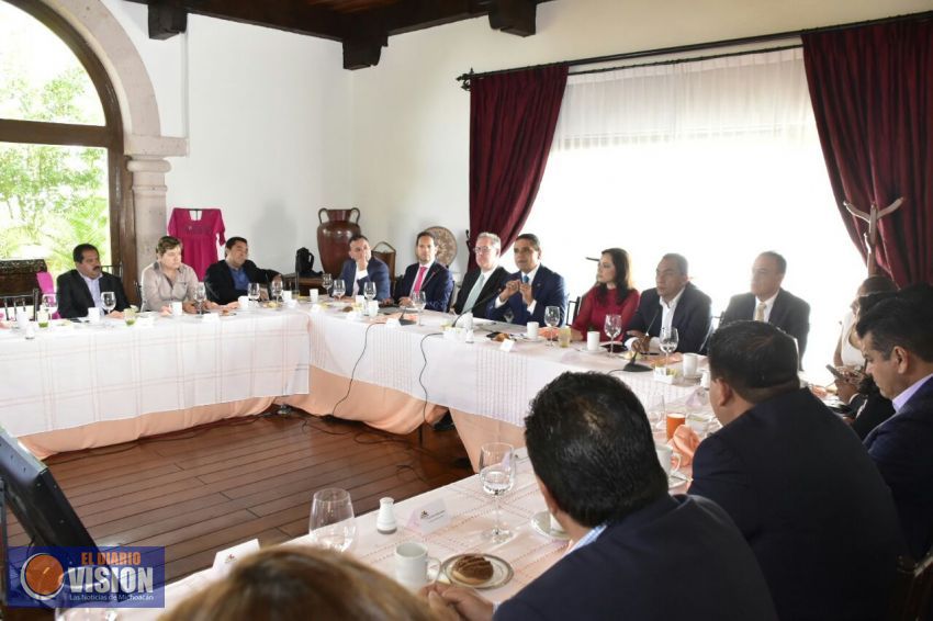 Silvano Aureoles comparte a los Diputados los avances del Plan de Desarrollo Michoacán