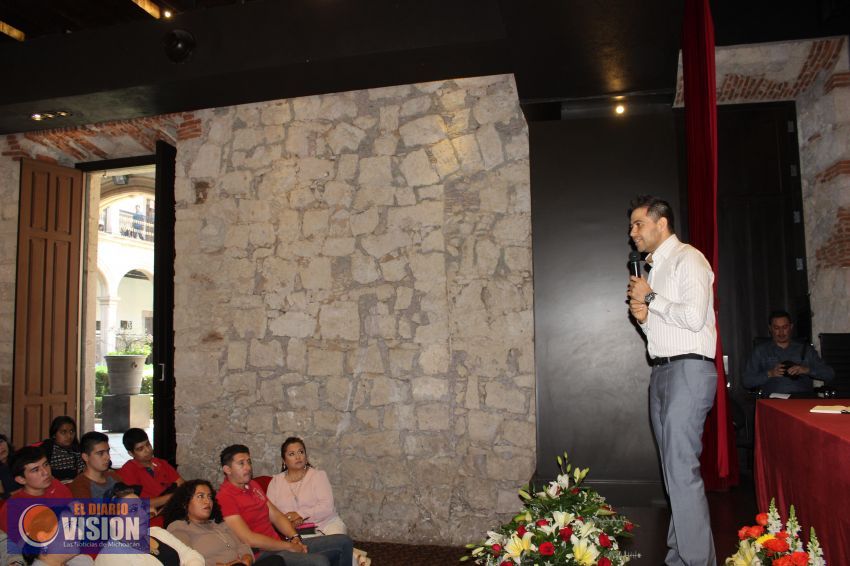 Se reúne Manuel López Meléndez con estudiantes nicolaitas
