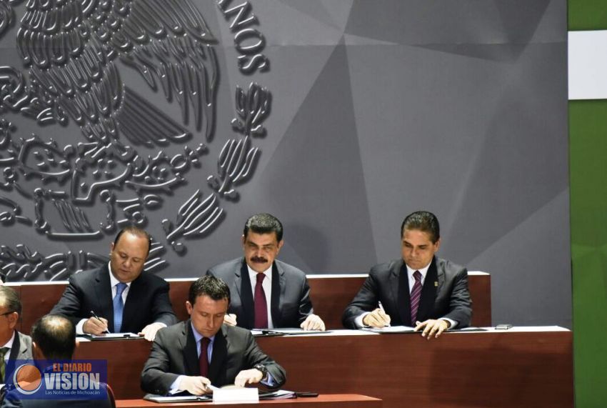 Signa Silvano Aureoles convenio para formalizar empleo en Michoacán  