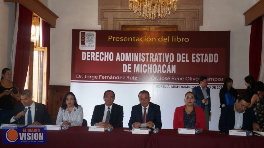 Presentan libro 