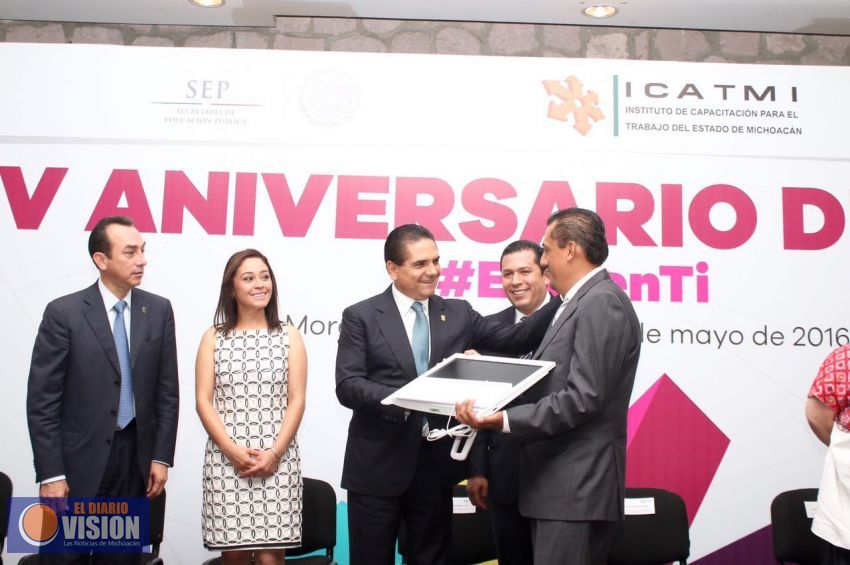 Reconoce Silvano Aureoles la contribución de Icatmi para capacitar michoacanos 