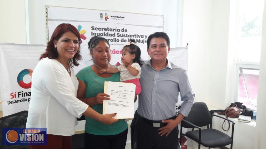Sí Financia entrega microcréditos a jefas de familia morelianas  