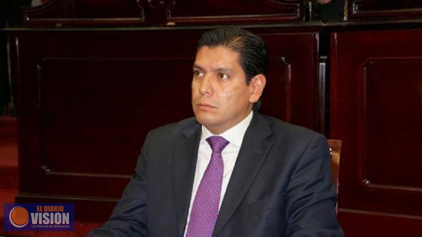 Ernesto Núñez promocionará uso de muebles de material reciclado en centros educativos y laborales