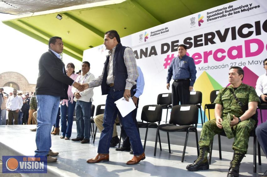 Silvano Aureoles escucha a la comunidad indígena de Nahuatzen 