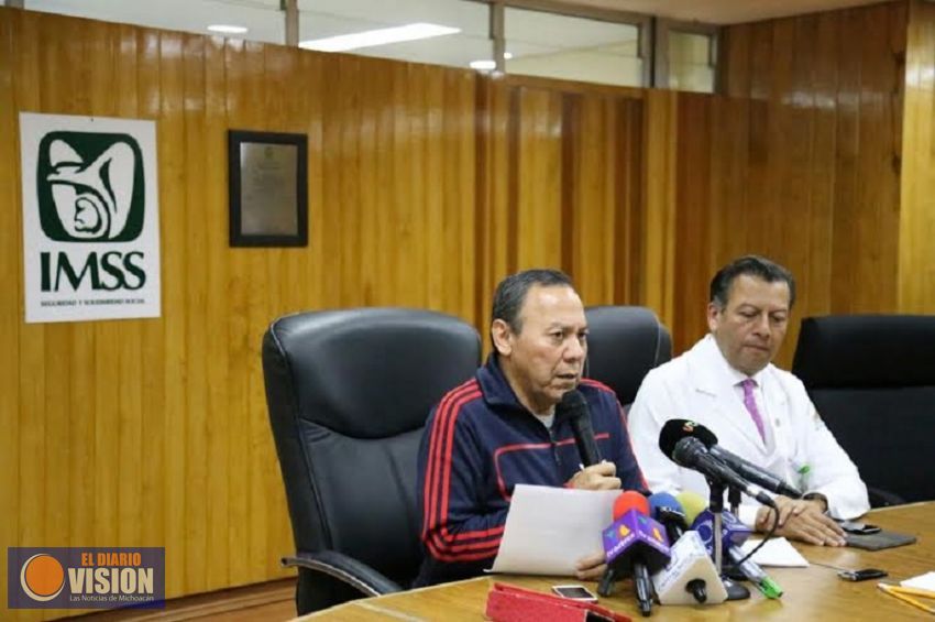 Ofrece Zambrano rueda de prensa en el IMSS junto a su cuerpo médico