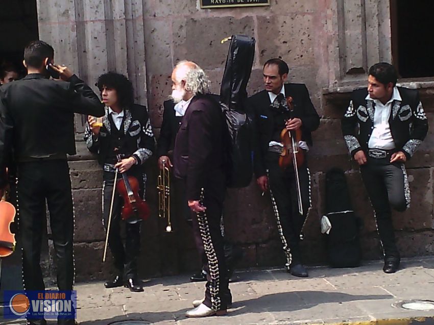 Mariachis se inconforman en el Ayuntamiento de Morelia y tocan melodías 