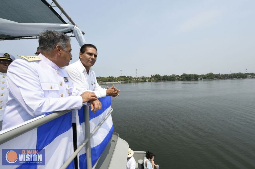 Encabeza Silvano Aureoles celebración del Día de la Marina Nacional en Lázaro Cárdenas