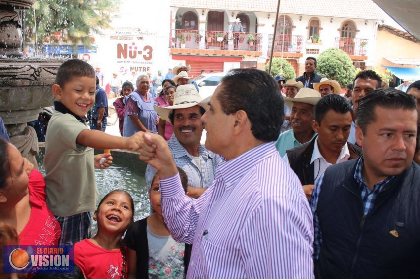 Entrega Gobernador apoyos a sectores en vulnerabilidad de la región Morelia Sur