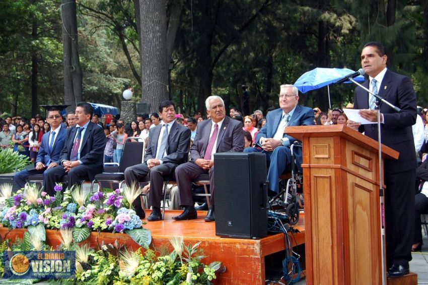 Apadrina Silvano Aureoles a egresados de la Universidad Autónoma Chapingo