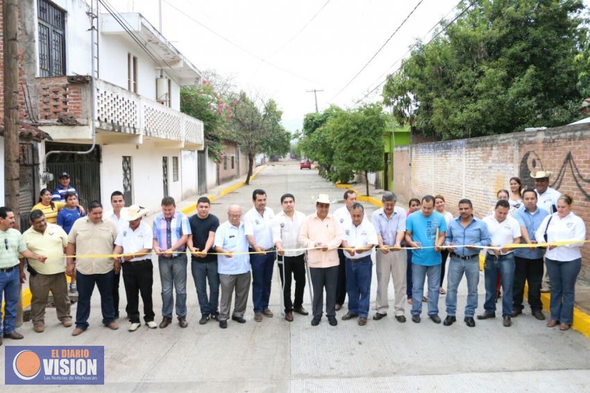  Inaugura Elías Ibarra obras de drenaje y pavimentación