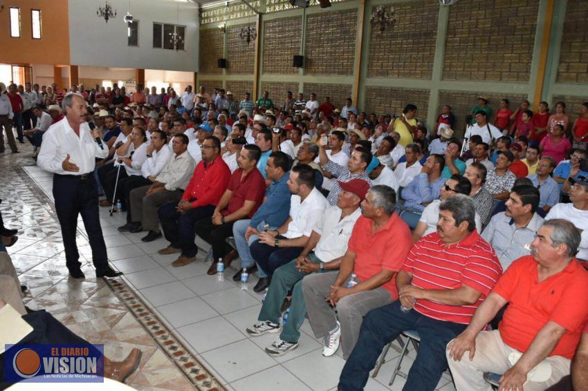 Llama Víctor Silva a militancia de Tierra Caliente a ver hacia el futuro