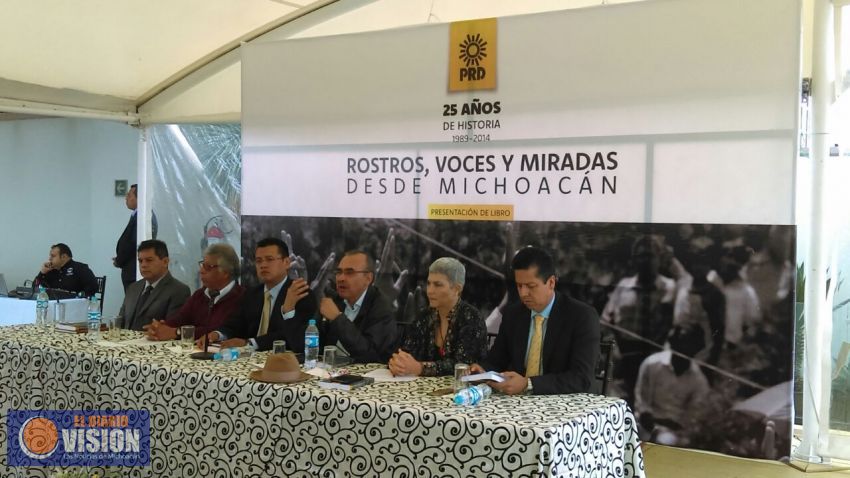Presentan libro izquierdista 