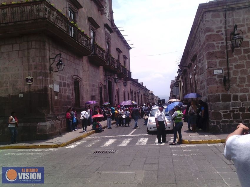 CNTE bloquea Palacio Municipal en Morelia.