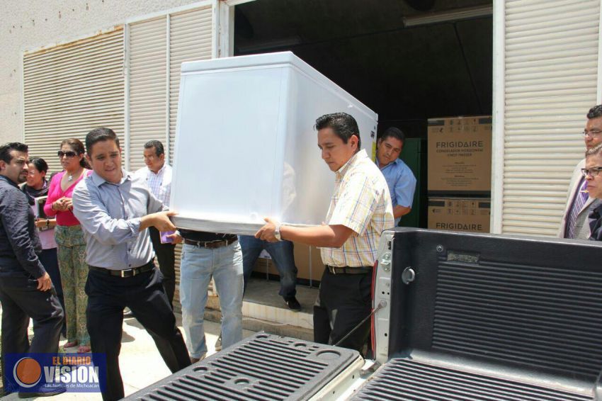 Reciben facultades e institutos nicolaitas equipamiento para manejo de residuos en sus laboratorios