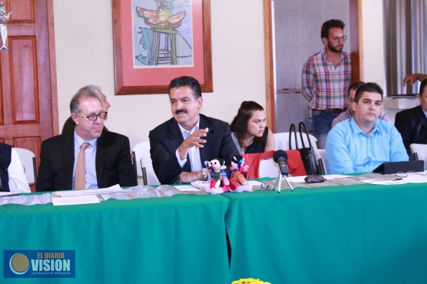 Gobierno y academia van por plan rector para el rescate del Lago de Pátzcuaro 