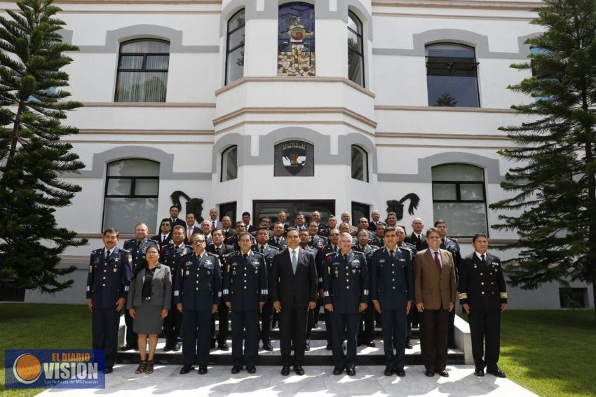 Comparte Silvano Aureoles políticas de desarrollo en Colegio de Defensa Nacional