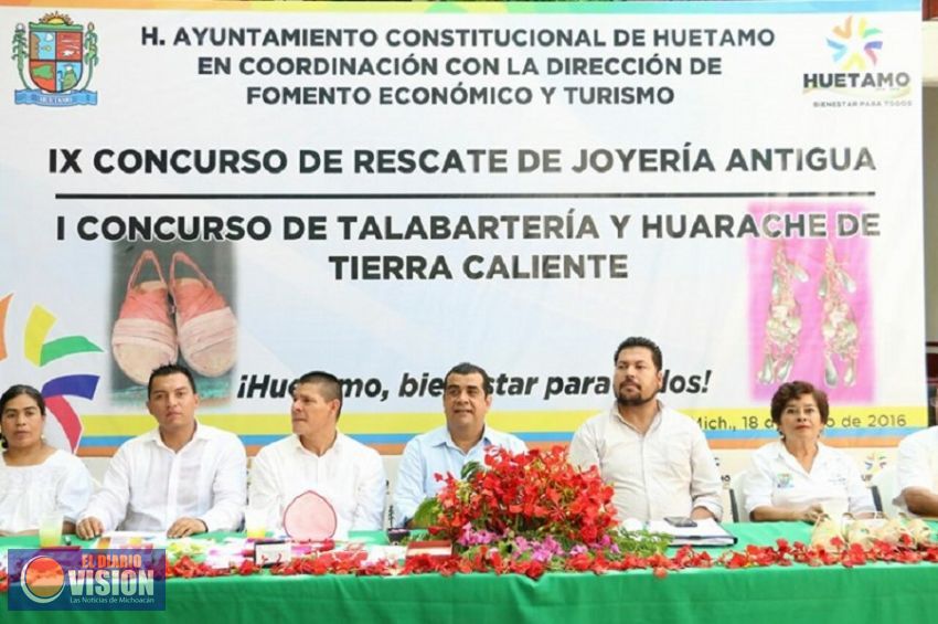 Ayuntamiento de Huetamo reconoce en concurso el rescate de Joyería Antigua, Talabartería y Huarache