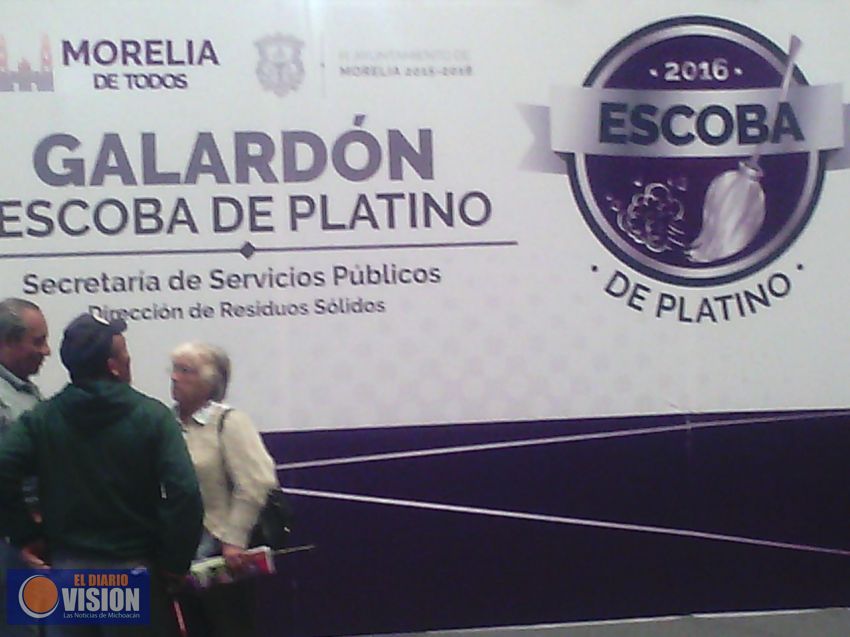 Ayuntamiento de Morelia entrega el Galardón Escoba de Platino.