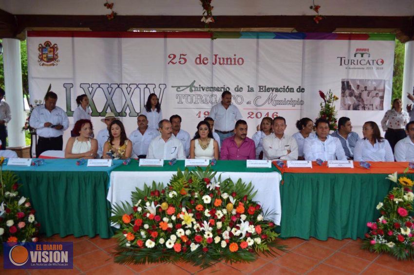 Asistió Víctor Silva al Aniversario del municipio de Turicato 