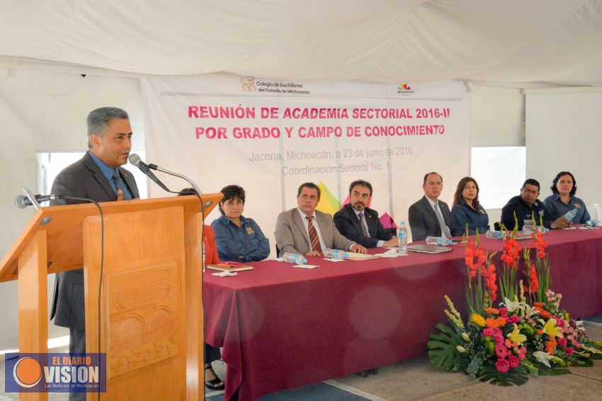 Busca Cobaem regionalizar sus libros de texto para fortalecer la calidad educativa