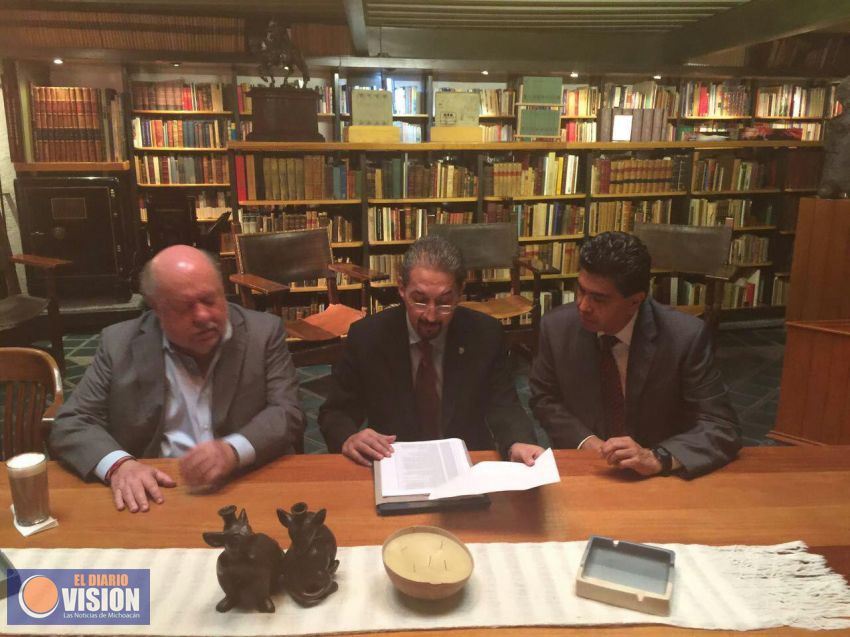 Signa UMSNH convenio con Editorial Porrúa para publicación de obras