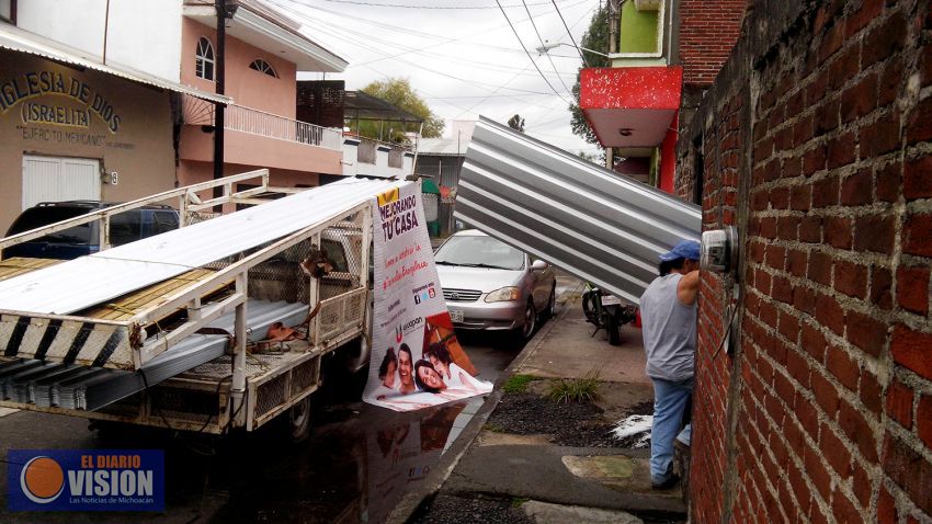 Avanza con buenos resultados la entrega de materiales en Uruapan