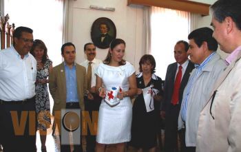Legisladores dan donativo a la Cruz Roja