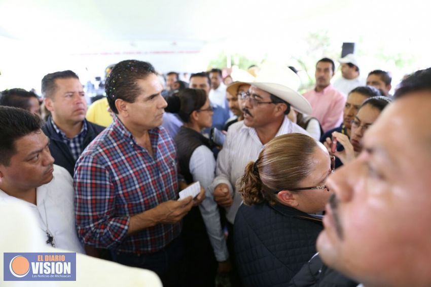 Sostiene Gobernador en Senguio diálogo con agremiados de la CNTE
