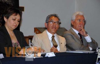 Presentan libro el Ocaso de la Certeza