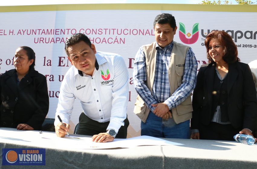 Víctor Manríquez pone en marcha primera piedra para el Centro de Educación Inicial Indígena 