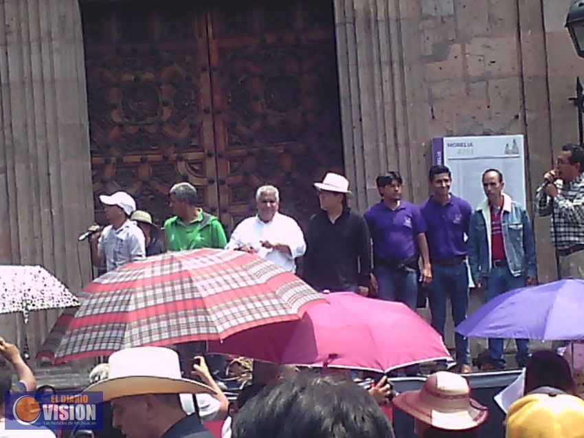 Habitantes de diferencia colonias se manifiestan en Ayuntamiento de Morelia 