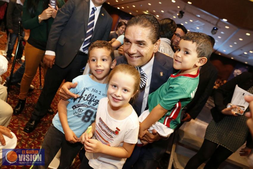 Anuncia Silvano Aureoles programa de motivación a niñez y juventud michoacana