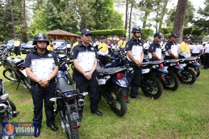 Instala Silvano Aureoles la nueva Policía y Tránsito Municipal en Uruapan
