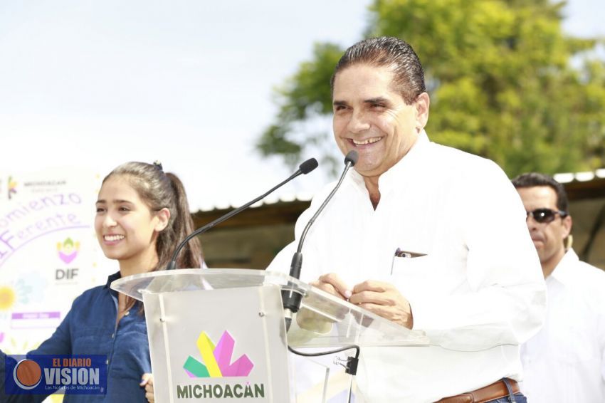 La educación, único camino para tener mejores oportunidades: Silvano Aureoles