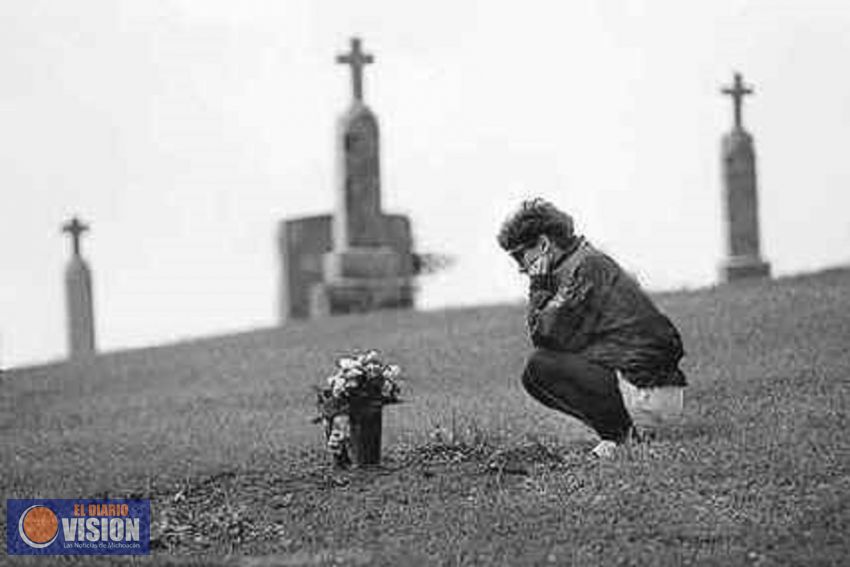 El sufrimiento por la muerte y el duelo, temas pendientes en una sociedad convulsionada