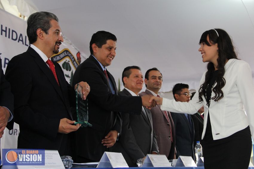 Egresan 410 alumnos de la Facultad de Agrobiología 