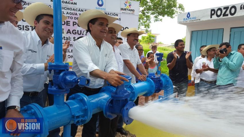 Silvano Aureoles cumple con demanda histórica de abasto de agua potable en Huetamo