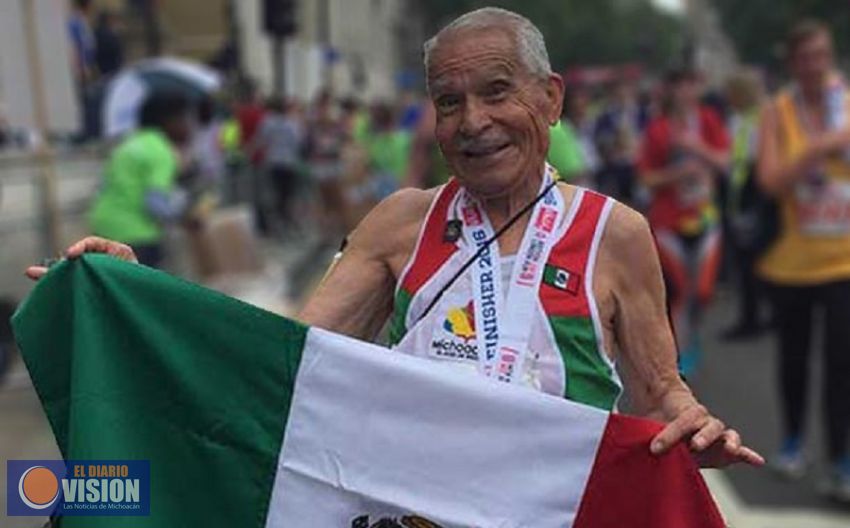 Atleta michoacano mejora su marca en carrera londinense 
