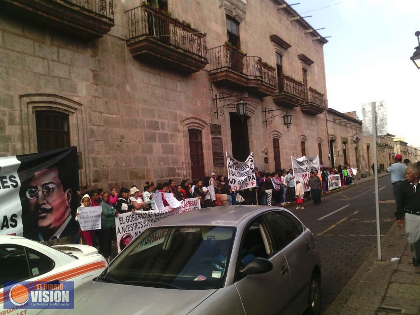 La OEIPF se manifiesta en Palacio Municipal nuevamente 