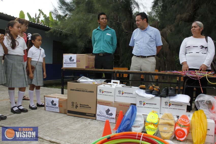 Atiende SEE a escuelas de alta y muy alta marginación en Michoacán 
