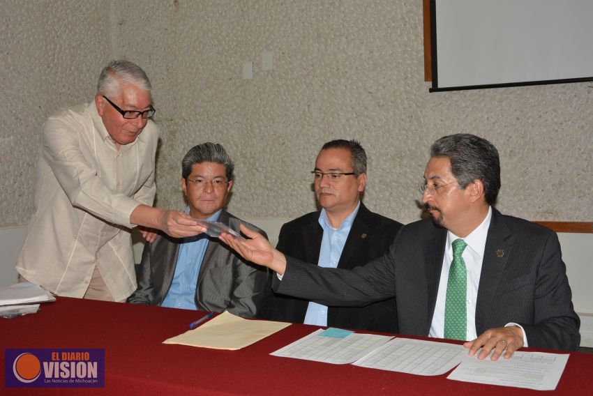 El conocimiento, único medio para ingresar a la UMSNH: Salvador García Espinosa