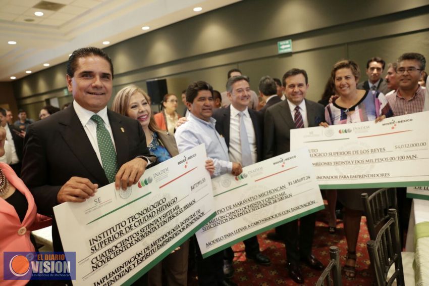 Pide Silvano Aureoles unir voluntades y esfuerzos para consolidar desarrollo 