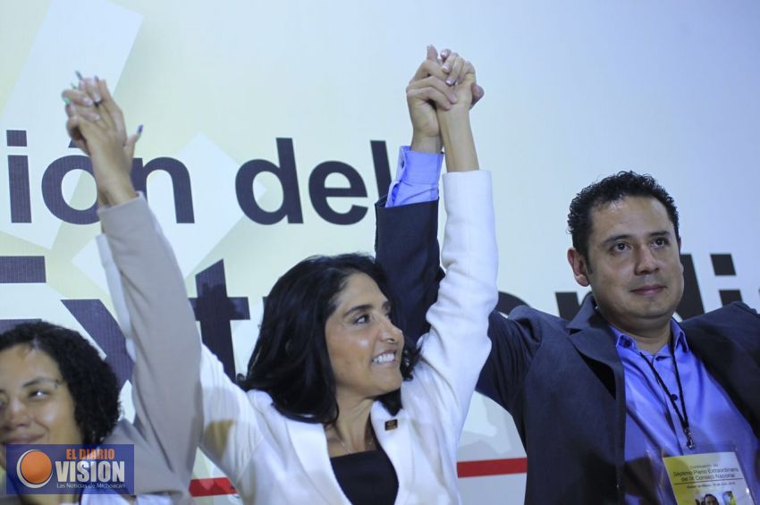 Alejandra Barrales, asume dirigencia del PRD