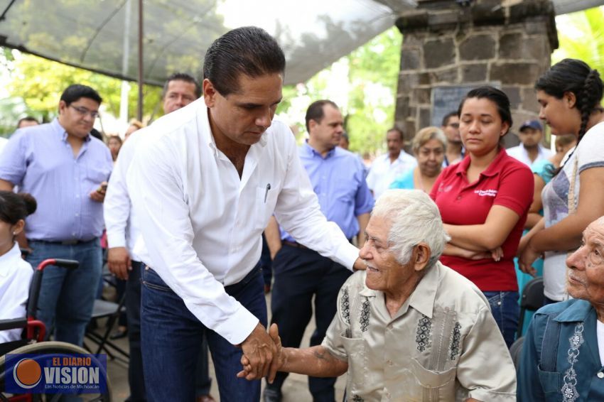 Damos prioridad a los servicios de salud en comunidades: Gobernador 