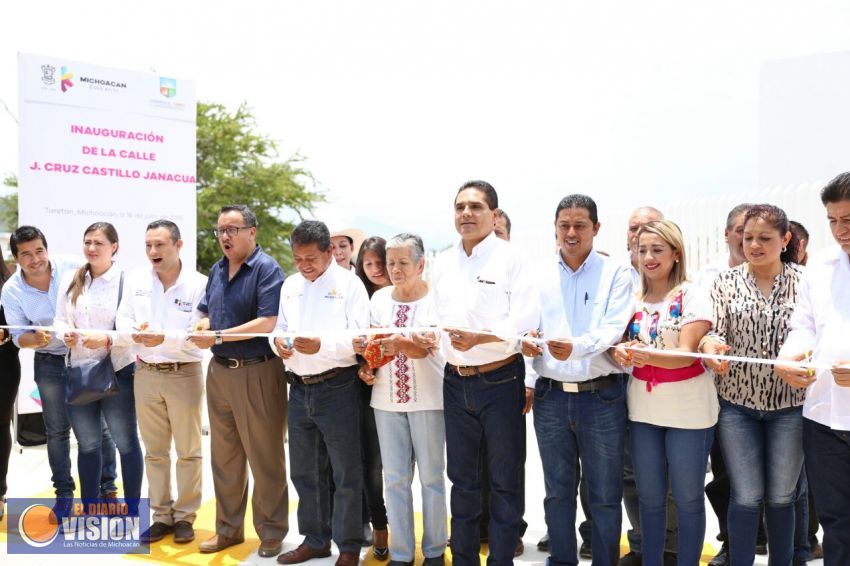  Inaugura Gobernador Centro de Salud Rural de Taretan