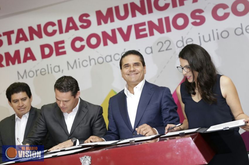 Jóvenes y mujeres son centro de la política pública en Michoacán: Silvano Aureoles