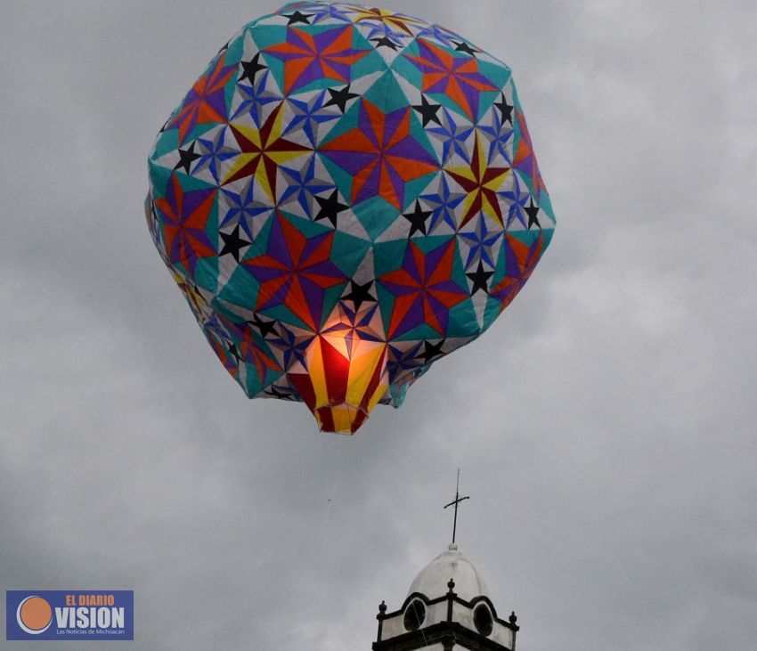 El cielo de Paracho se pintó de colores