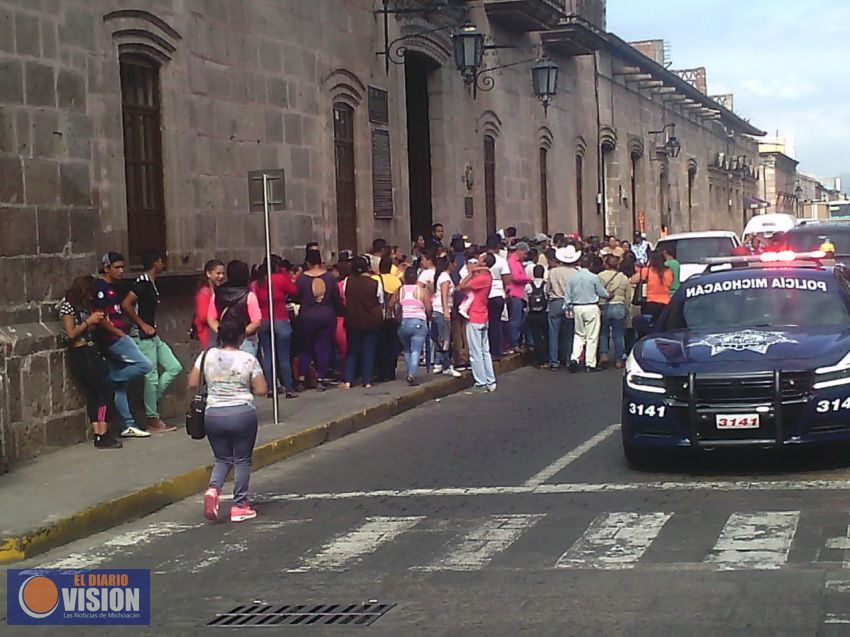 Nuevamente MSR se manifiesta en Palacio Municipal de Morelia.